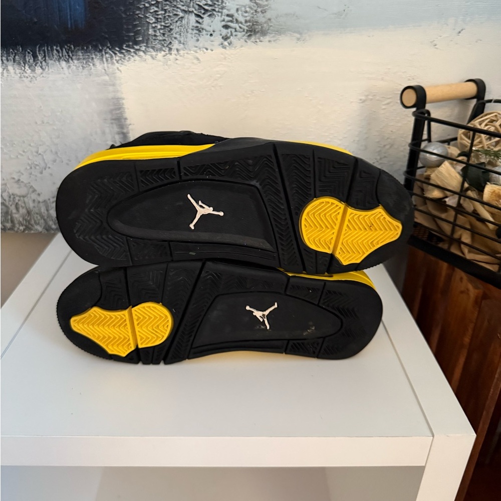 Jordan 4 Retro Thunder Black Yellow GS Size 6.5Y / Women’s 8 - Picture 6 of 7